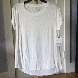 Liz Claiborne off-white weekend tee